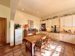 Photo 11- click for photo gallery